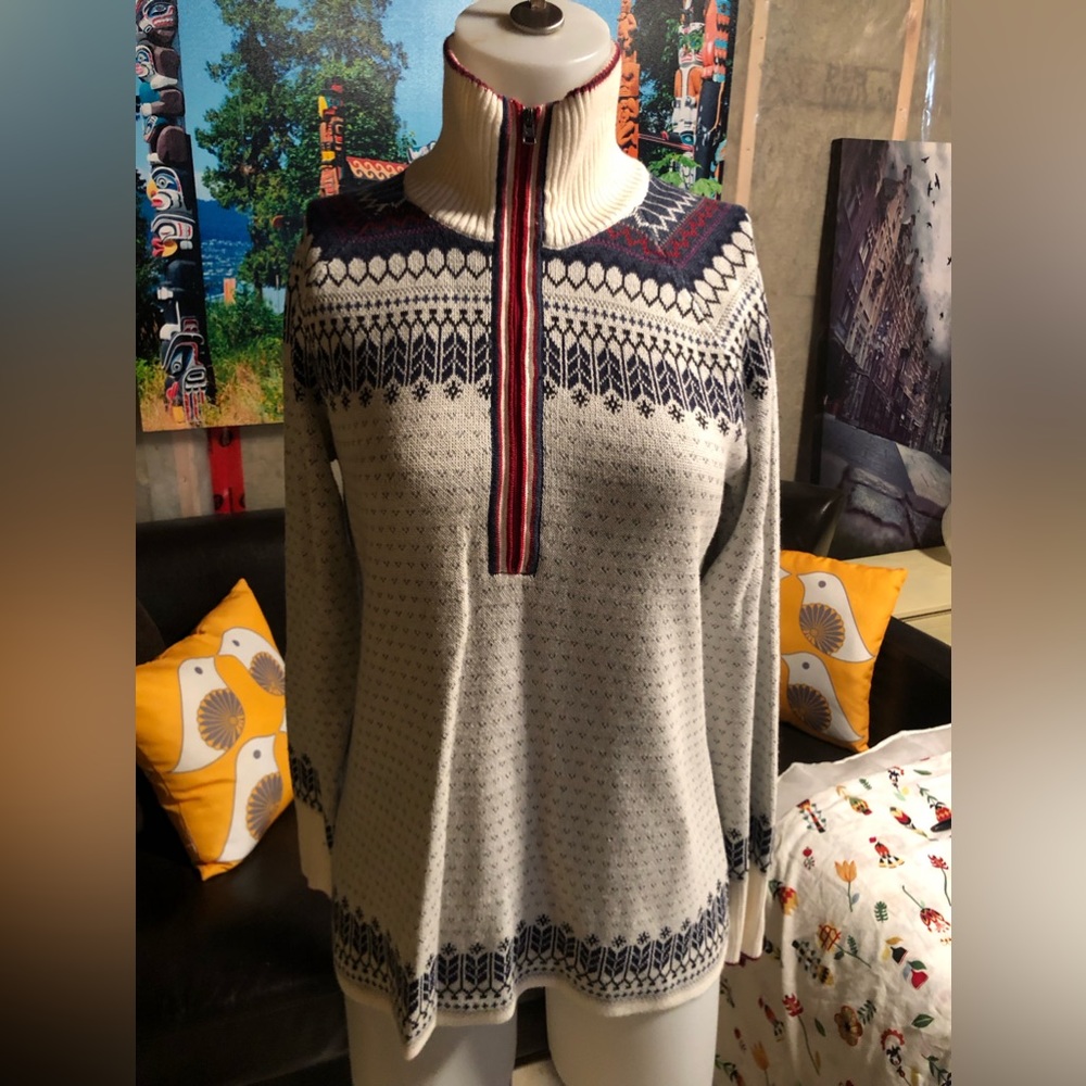Eddie Bauer 1/4 zip sweater. Size small.  Excellent condition.